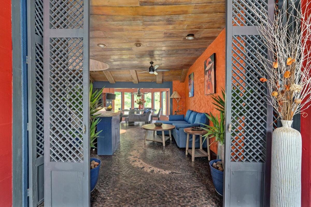 The African Queen Springfield Exterior photo